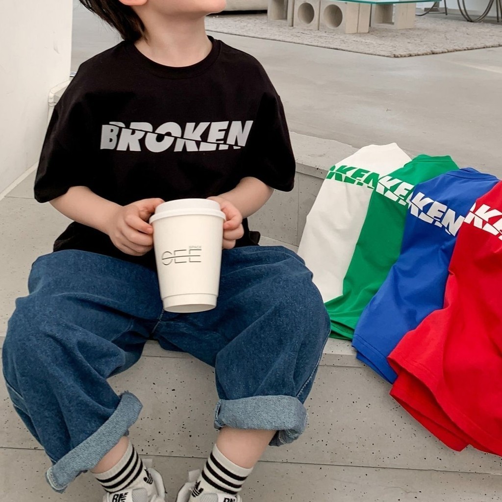 [เสื้อเด็กผู้ชาย] เสื้อยืดลําลอง ผ้าฝ้าย แขนสั้น พิมพ์ลายตัวอักษร ทรงหลวม แฟชั่นสไตล์เกาหลี สําหรับวัยรุ่น (16-51 กก.) (5 สี)