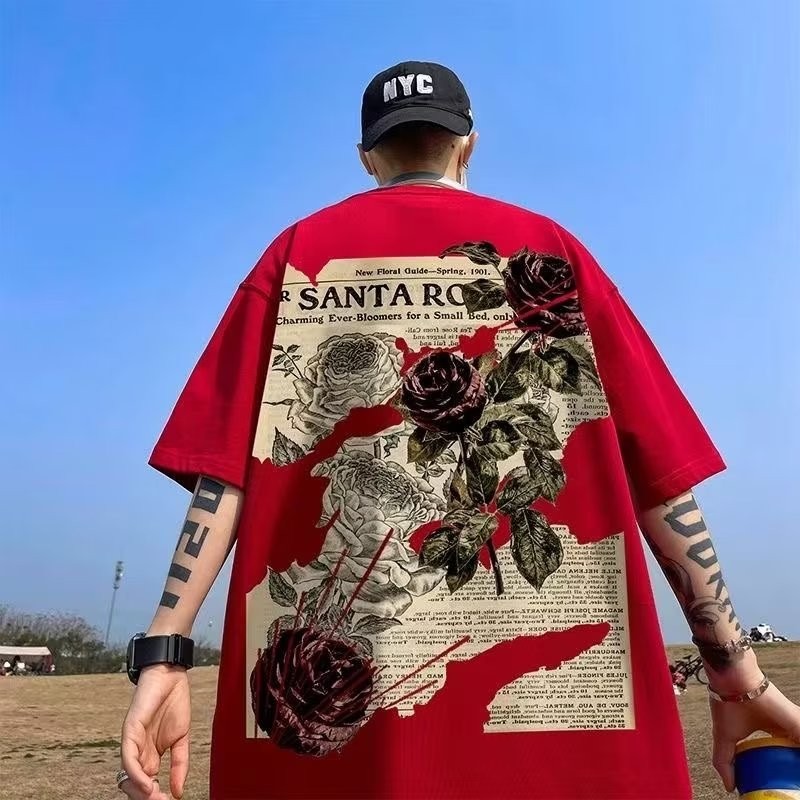 【M-8XL 】เสื้อยืดแขนสั้น พิมพ์ลายดอกกุหลาบ ทรงหลวม คุณภาพสูง สไตล์อเมริกัน เรโทร แฟชั่นฤดูร้อน สําหรับผู้ชาย