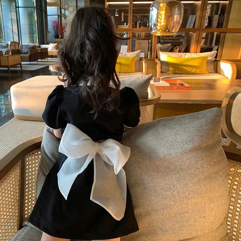 Onekid 2024 สาวกลับ Bow Hollow กระโปรงโปโลเสื้อผ้าเด็กฤดูร้อนเกาหลีชุดเด็กสไตล์วิทยาลัยแขนสั้น