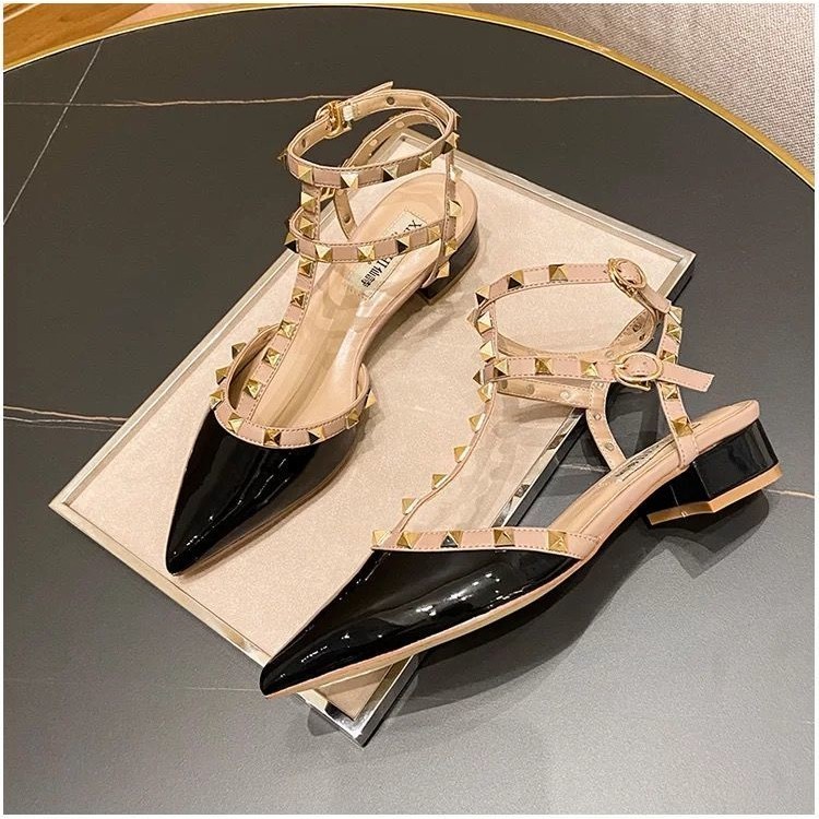 【Sunday Diary】รองเท้าsexy valentino style ส้นแบน หัวแหลม ปิดนิ้วเท้า ระบายอากาศได้ดี เข้ากับทุกการแต่งกาย แฟชั่นฤดูร้อน สําหรับผู้หญิง