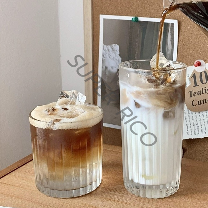 400 มล แก้วน้ำ แก้วกาแฟ ทรงเหลี่ยม ใช้ในคาเฟ่ สไตล์เกาหลี แก้วน้ำความจุสูง แก้วน้ำเก็บความเย็น สปอตสินค้า glass cup