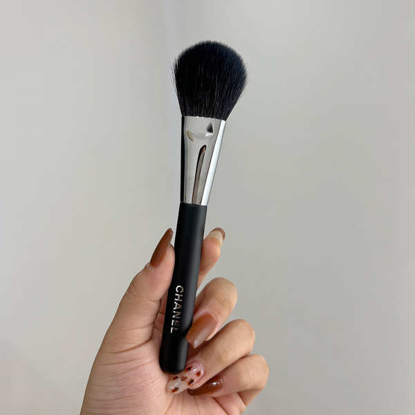 แปรงปัดแก้ม ปิ๊กอัพแบรนด์ใหญ่!Chanel Wool Blush Brush Contouring Brush Medium Brightening Brush Anim