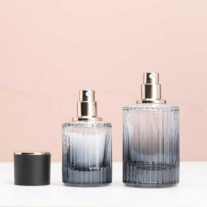 ขวดสเปรย ์ รีฟิลน ้ ําหอมไล ่ ระดับสีสีดํา 30ML 50ML แก ้ วหนาแบบพกพาเครื ่ องสําอาง