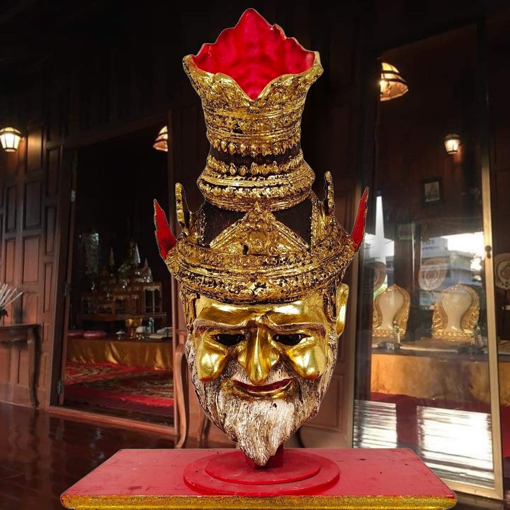 เศียรครู ปู่ฤาษีพ่อแก่นารอดหน้าทองเก่า (ขนาดครอบศีรษะได้)งานเรซิ่นเขียนสีปิดทอง พร้อมขาตั้งเศียรสีแดง ผ่านพิธีแล้ว