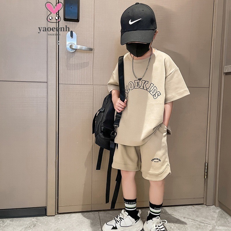 พร้อมส่ง ชุดกีฬา เสื้อแขนสั้น คอกลม กางเกงขาสั้น พิมพ์ลายตัวอักษร ขนาดใหญ่ 120-160 ซม. แฟชั่นฤดูร้อน สําหรับเด็กผู้ชาย และเด็กผู้หญิง