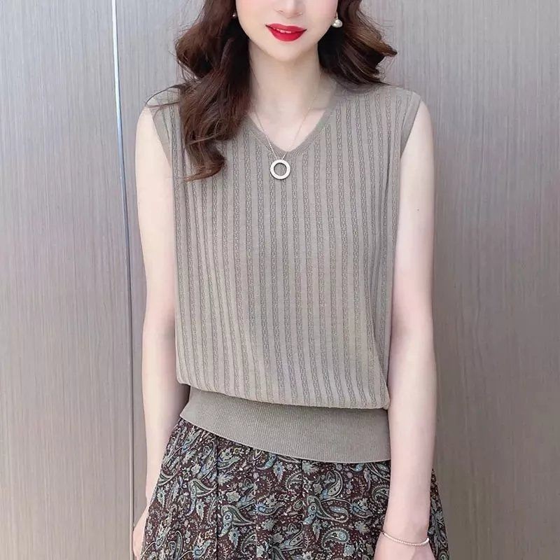 เสื้อท็อปแขนกุด คอวี ผ้าถัก ขนาดใหญ่ สีกากี แฟชั่นฤดูร้อน สําหรับผู้หญิง