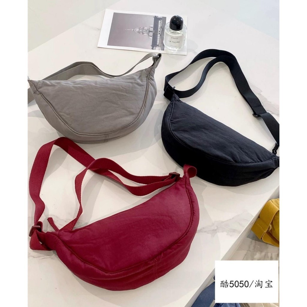 พร้อมส่ง ยูนิโคล่ B304 กระเป๋าสะพายข้างสำหรับผู้หญิง กระเป๋าฮิต กำลังมาแรงงงง มาจัดเลย