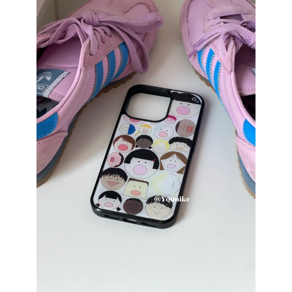 Niche ins Blogger สไตล์เดียวกันขี้เล่นน่ารักตุ๊กตาหัวใหญ่ขอบสีดํา 16pro เหมาะสําหรับ iphone15pro/14promax เคสโทรศัพท์ Apple 13/12/11 16 เคสป้องกัน