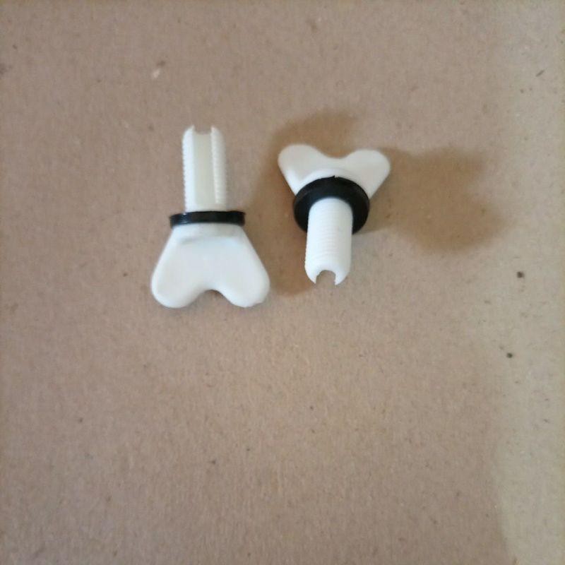 ฝาปิดหม้อน้ําล่าง Mitsubishi L300 Mitsubishi Colt Diesel L300