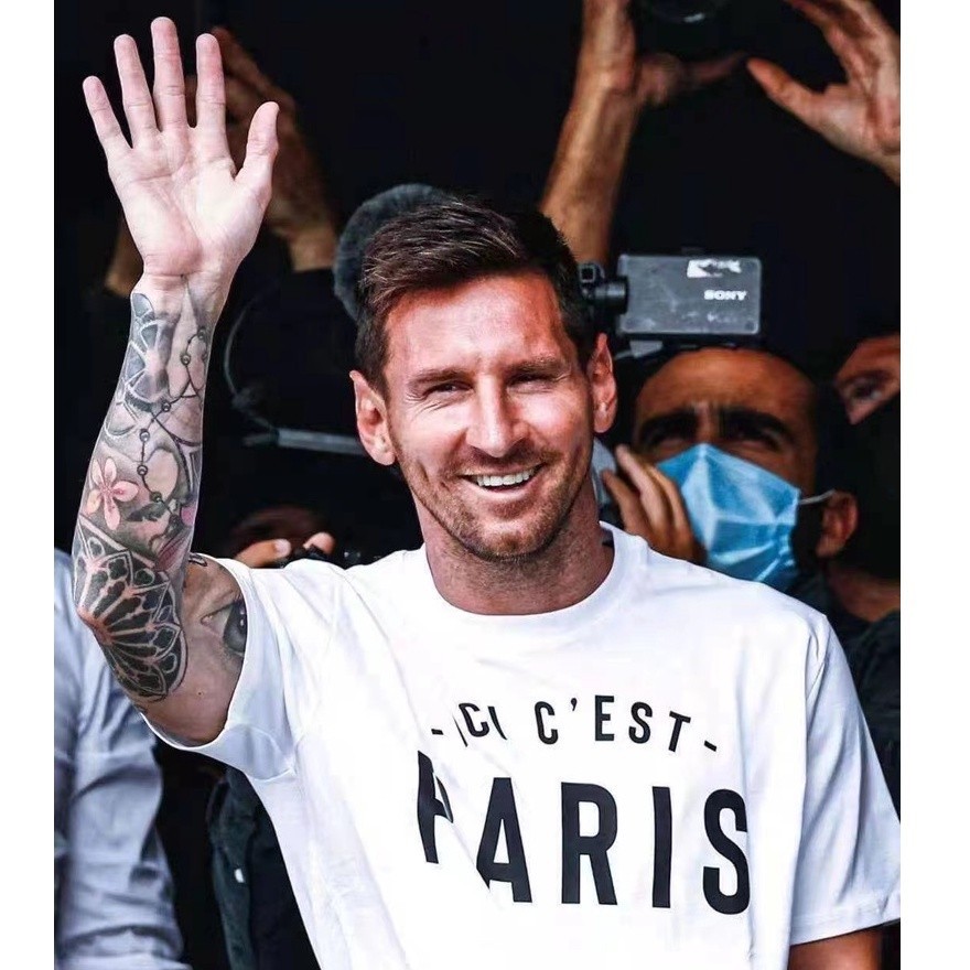 ยินดีต้อนรับ a เสื้อยืดสุดเท่【SFS】 Top Quality PSG MESSI Crest Cotton T-Shirt Jersey - Black S-2XLSt