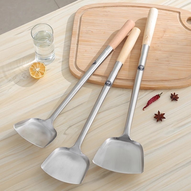 ตะหลิวด้ามไม้ยาว ตะหลิวใหญ่สแตนเลสด้ามยาวเพื่อความเจ็บป่วย ตะหลิวผัดผักช้อนส้อมผัดผักทัพพี