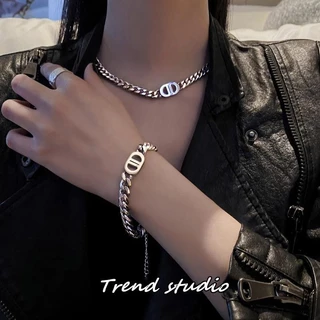 สายรัดข้อมือ DD ทันสมัย ​​ทำจากเหล็กไทเทเนียมและจะไม่ซีดจาง ชุดสร้อยคอเข้าชุด. ซีรี่ส์สร้อยข้อมือชนิดเดียวกัน