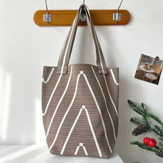 【พร้อมส่ง】miss bag fashion กระเป๋าช๊อปปิ้งไฮโซทอลายริ้ว กระเป๋าทรงสวย