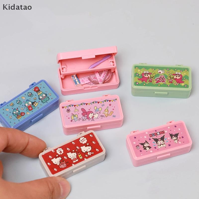 Kidatao Dollhouse Miniature เครื่องเขียนดินสอปากกาไม้บรรทัดยางลบเครื่องเขียนกล่องตุ๊กตา House อุปกรณ์เสริมเด็กแกล้งทําเป็นเล่นของเล่นใหม่