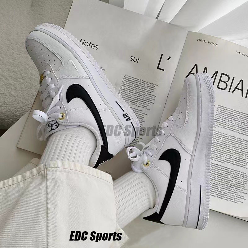 ของแท้ 100% Nike Air Force 1 Low SE 40th Anniversary Low Top Comfort รองเท้าผ้าใบสีดำสีขาว