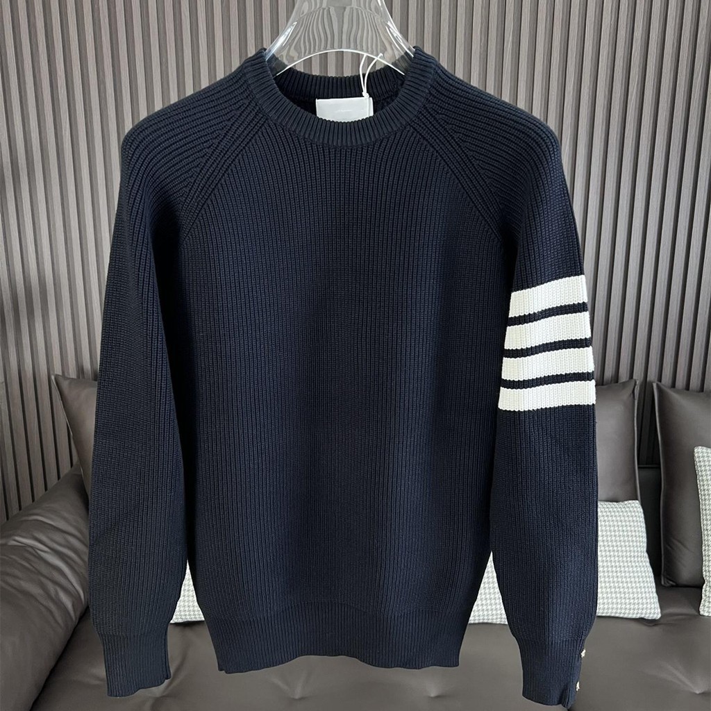 Thom Browne แบรนด์อินเทรนด์ Tb ถักเสื้อกันหนาวผู้ชายฤดูใบไม้ร่วงและฤดูหนาวแฟชั่นสี่บาร์รอบคอเสื้อสวมหัวอเนกประสงค์ Hem S