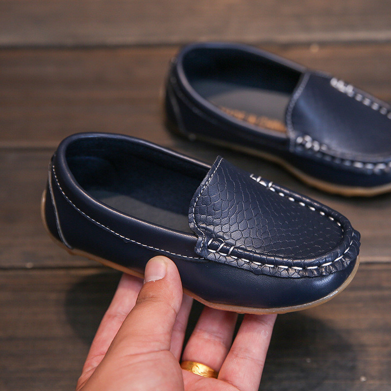 รองเท้าโลฟเฟอร์ หนังนิ่ม น้ําหนักเบา กันลื่น สีดํา สําหรับเด็กผู้ชาย และเด็กผู้หญิง อายุ 1-12 ปี มี 4 สีพื้น