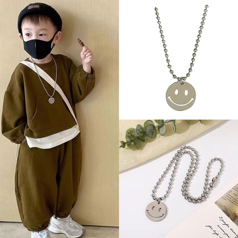สร้อยคอเหล็กไทเทเนียม จี้รูปใบหน้ายิ้ม เข้ากับทุกการแต่งกาย สไตล์เกาหลี ฮิปฮอป แฟชั่นสําหรับเด็กผู้ชาย