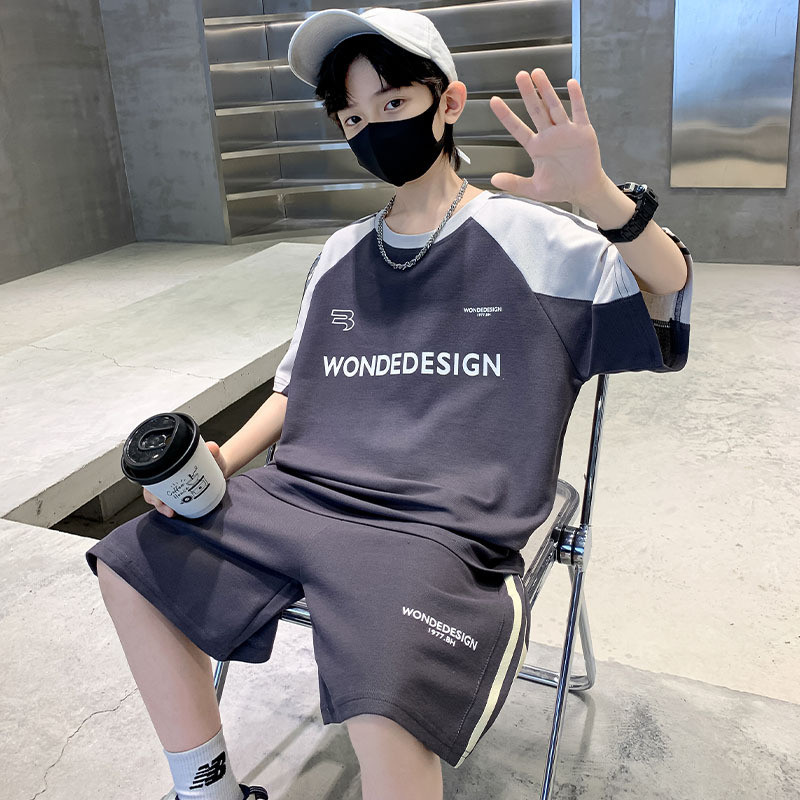 พร้อมส่ง ชุดกีฬา เสื้อแขนสั้น กางเกงขาสั้น พิมพ์ลายตัวอักษร สองชิ้น 120-170 ซม. สําหรับเด็กผู้ชาย