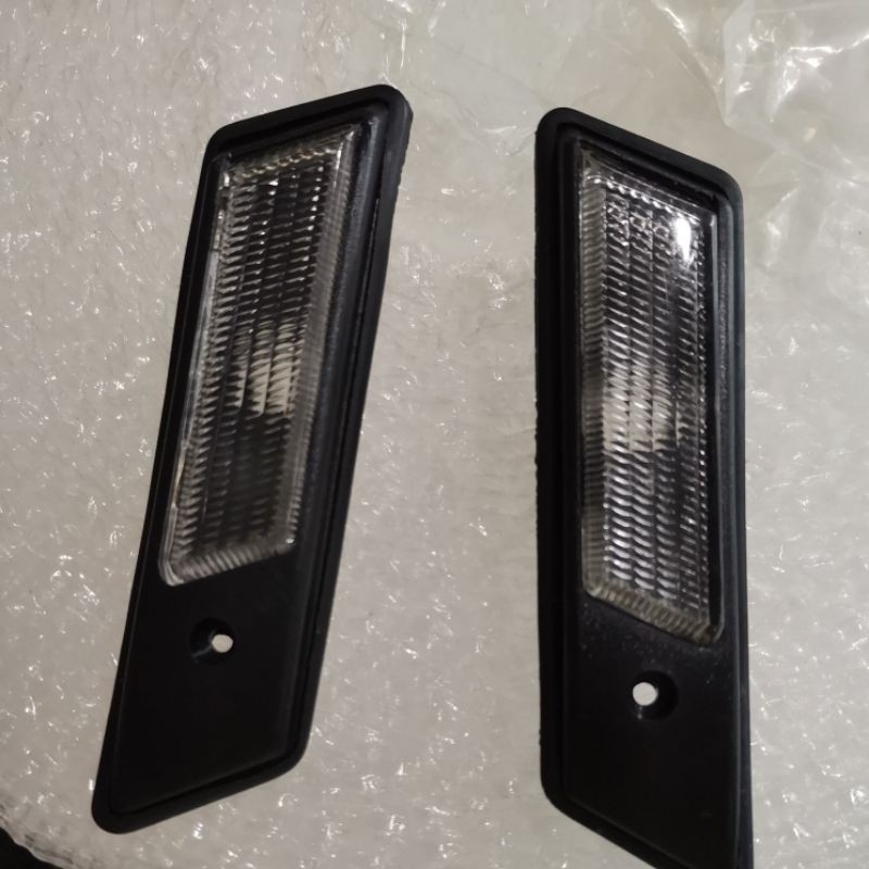 TYC MUDGUARD LAMP FENDER BMW E34 E32 E36 (1 ชิ้น) อะไหล่รถยนต์ ของแต่งรถ