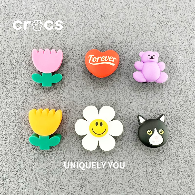 Crocs jibbitz wiggle wiggle hole รองเท้าหัวเข็มขัด crocs charms การ์ตูนน่ารักรองเท้าแตะตกแต่งหัวเข็มขัดหมีดอกไม้รูรองเท้าดอกไม้