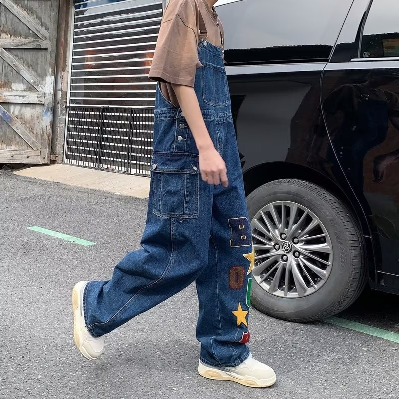 ชุดเอี๊ยมกางเกงยีนลําลอง ปักลายตัวอักษร ทรงหลวม สไตล์สตรีท เรโทร สําหรับผู้ชาย และผู้หญิง