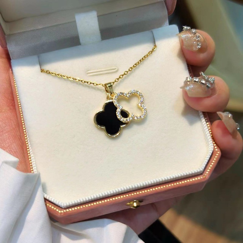 แฟชั่นเกาหลี พลอยเทียม คู่โคลเวอร์สี่ใบจี้สร้อยคอนักเรียนหญิงเครื่องประดับของขวัญ