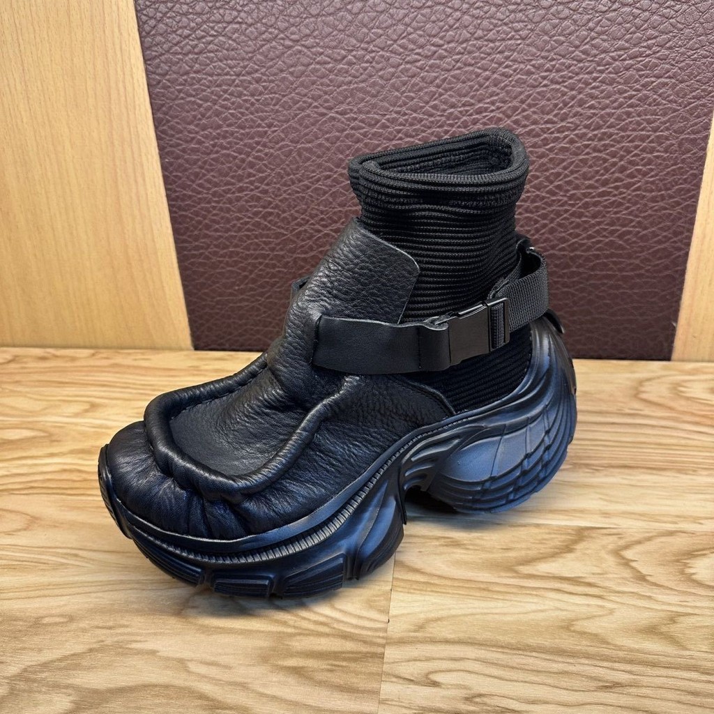 รองเท้าผู้ชาย Cowhide Platform Sole ที่ไม่ซ้ํากันกีฬารองเท้า Martin 2025 ฤดูหนาวสไตล์ใหม่ All-Match Original Handmade รอบ Toe สั้นรองเท้า