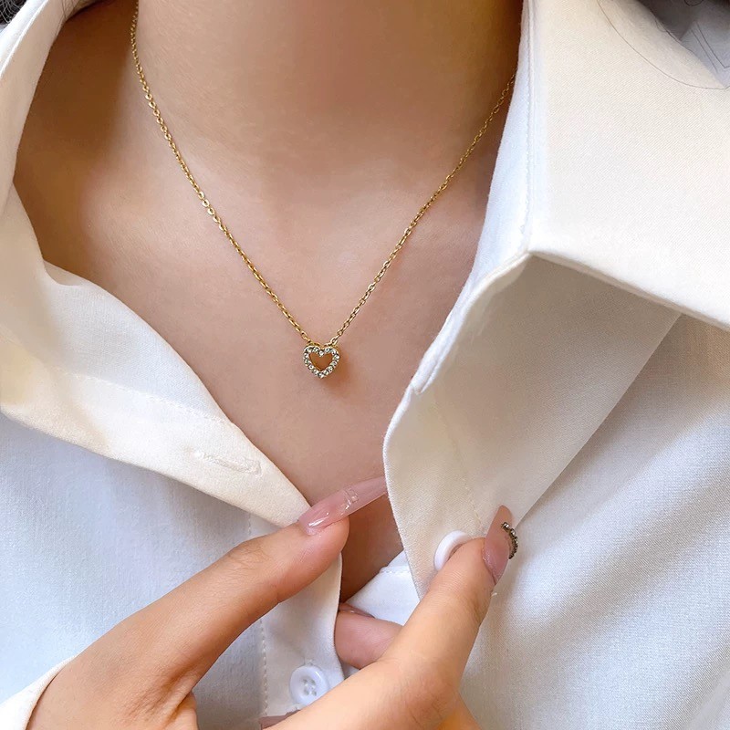 สร้อยคอเหล็กไทเทเนียมหัวใจกลวง 18K Gold-Plated Non-Fade หรูหรา High-End Clavicle Chain เครื่องประดับ