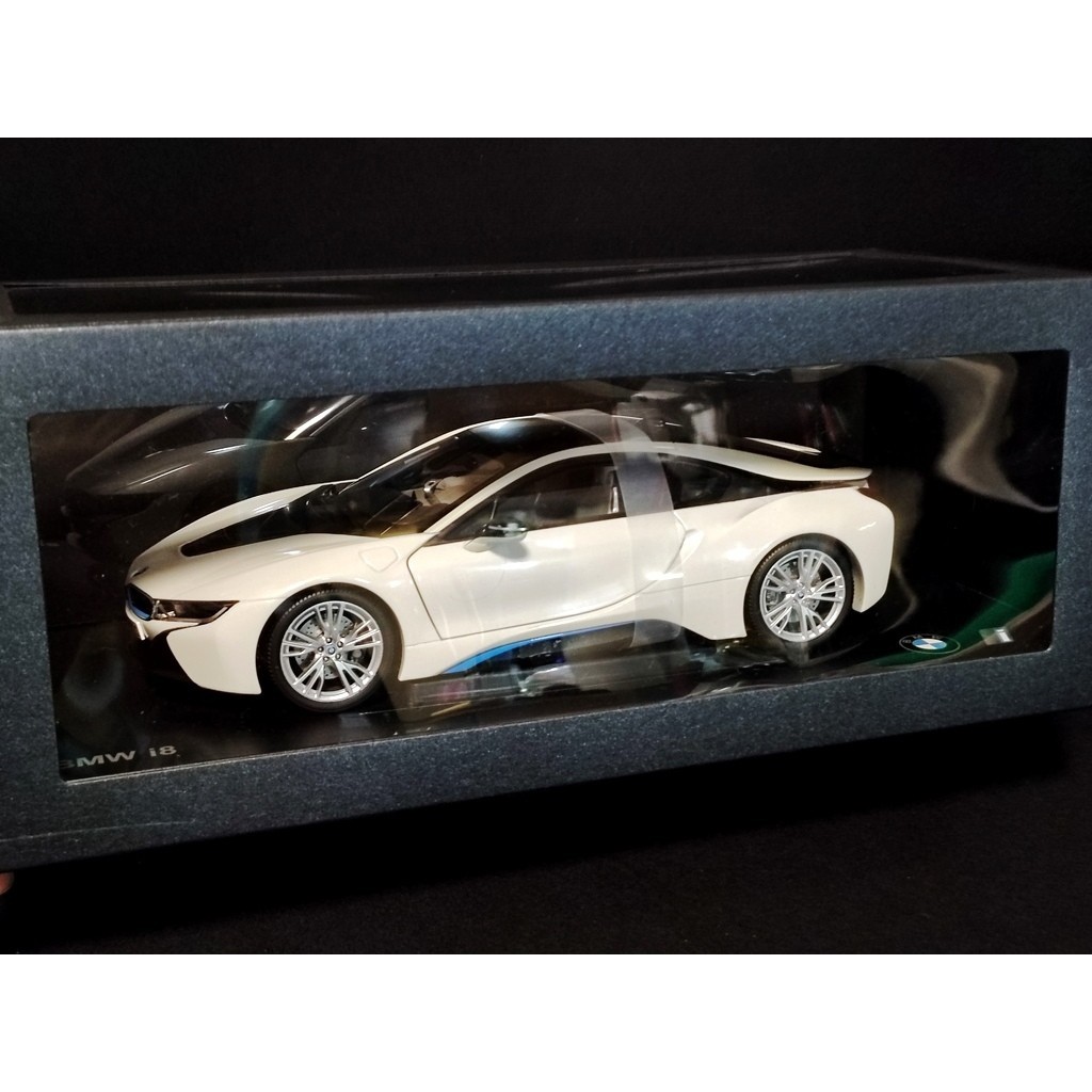 รถสะสม โมเดลรถi8 1/18 โมเดลรถBMWi8 โมเดลรถ BMW i8  1:18 paragon  OK