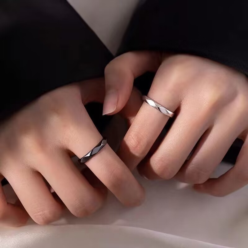 แหวนเงิน รูปเพชร สีดํา และสีขาว เครื่องประดับ สําหรับคู่รัก นักเรียน