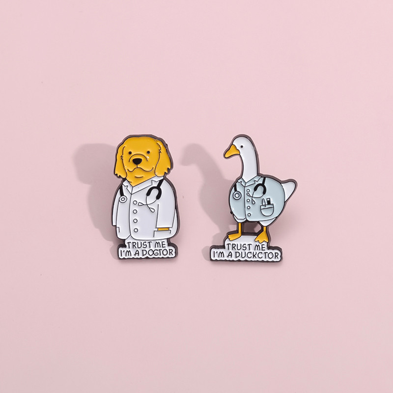 Trust Me I'm A Dogtor เข็มกลัดเคลือบ ลายการ์ตูนสัตว์ตลก เครื่องประดับ สําหรับหมอ เพื่อน เด็ก