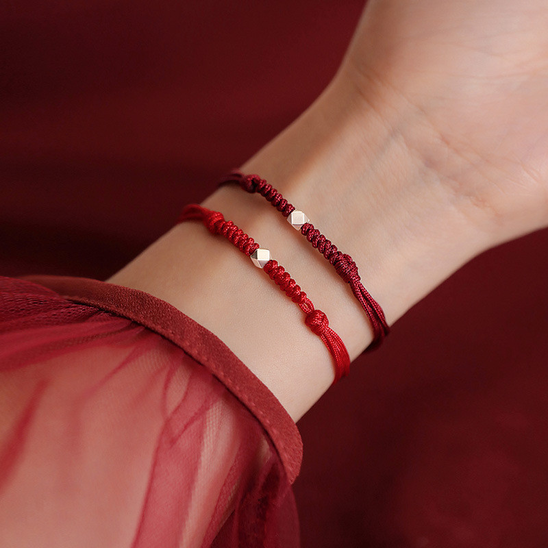 โอนสร้อยข้อมือสตริงสีแดงโลหะถักเครื่องประดับโชคดีสร้อยข้อมือโอนลูกปัดโบราณที่เรียบง่ายสร้อยข้อมือคู่เครื่องประดับสร