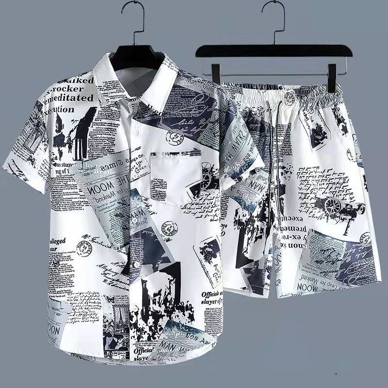 เสื้อเชิ้ตแขนสั้น พิมพ์ลายหนังสือพิมพ์ ทรงหลวม เหมาะกับเดินชายหาด แฟชั่นคู่รัก สไตล์ญี่ปุ่น สําหรับผู้ชาย