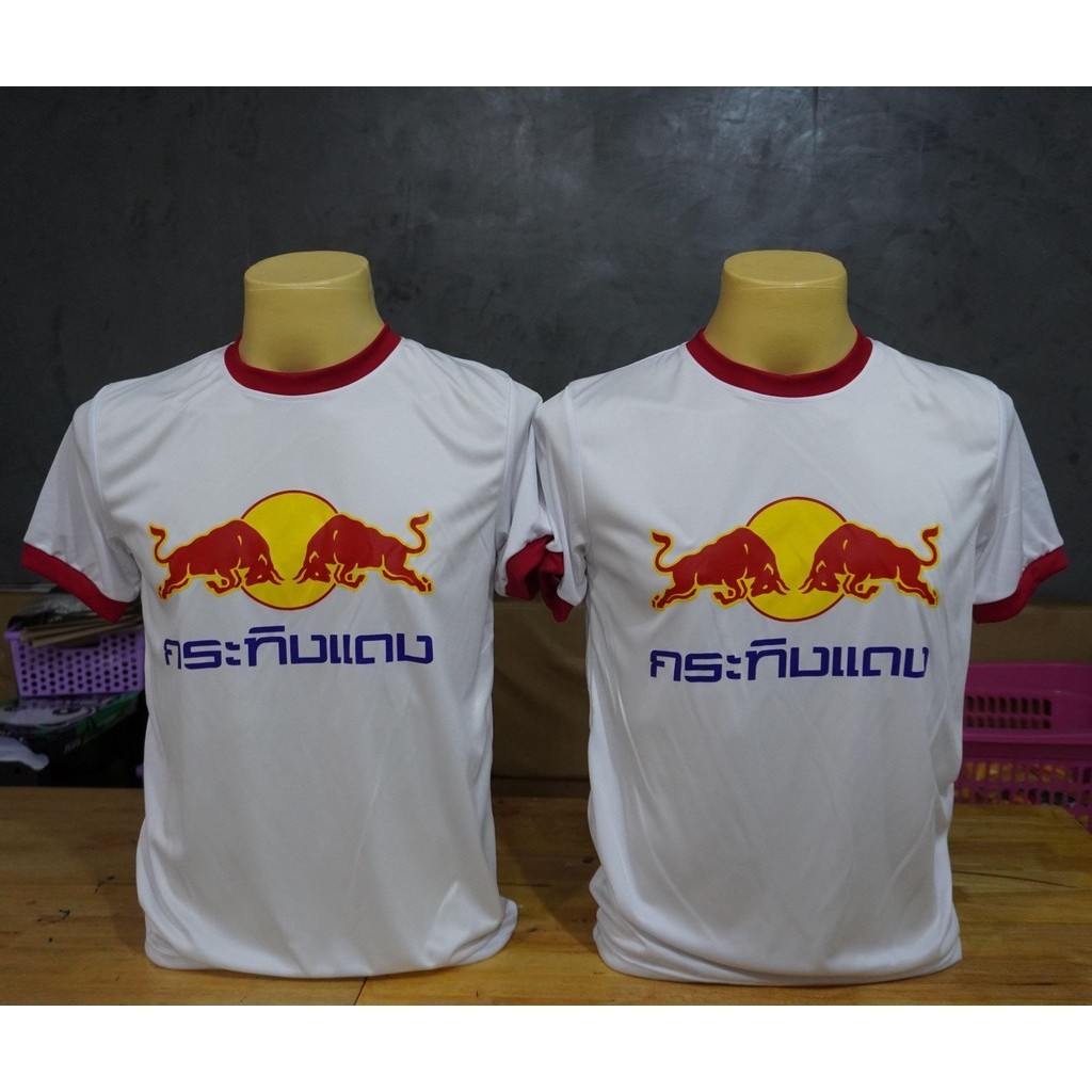 A004 เสื้อยืดคอกลม ขาวคอแดงสกรีนลาย กระทิงแดง จะไม่แรงได้ไง เนื้อผ้ากีฬา อย่างเท่ห์ มี5ไซส์ S,M,L,XL,2XL พร้อมส่ง