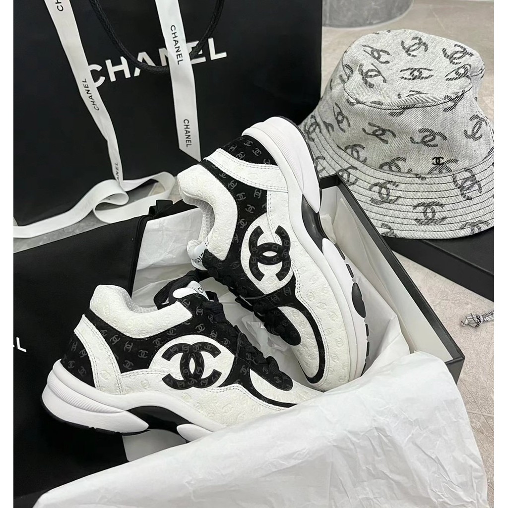 [Couple Style] ch @ el Chanel 22a รองเท้าผ้าใบลําลอง ส้นแบน พิมพ์ลายโลโก้แพนด้า สีขาว ดํา เหมาะกับการวิ่ง สําหรับผู้ชาย ผู้หญิง 2024