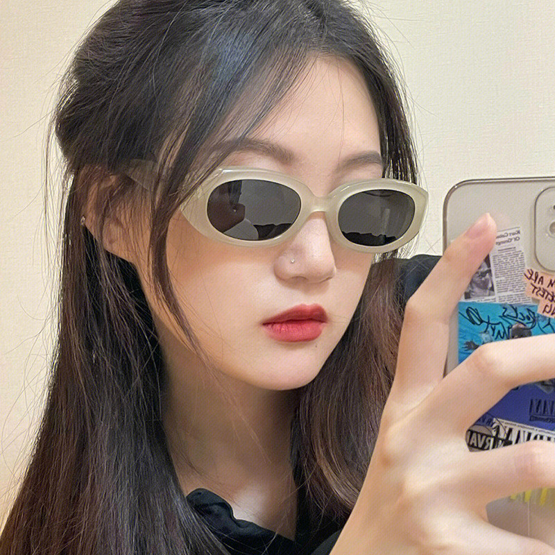 แว่นกันแดดกรอบเล็กแฟชั่นทรงรีย้อนยุคทรงสูง