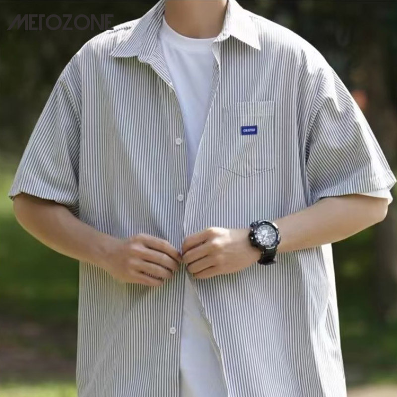 Metozone เสื้อเชิ้ตแขนสั้น ลายทาง ทรงหลวม สไตล์ฮ่องกง ฮาราจูกุ เหมาะกับฤดูร้อน สําหรับผู้ชาย