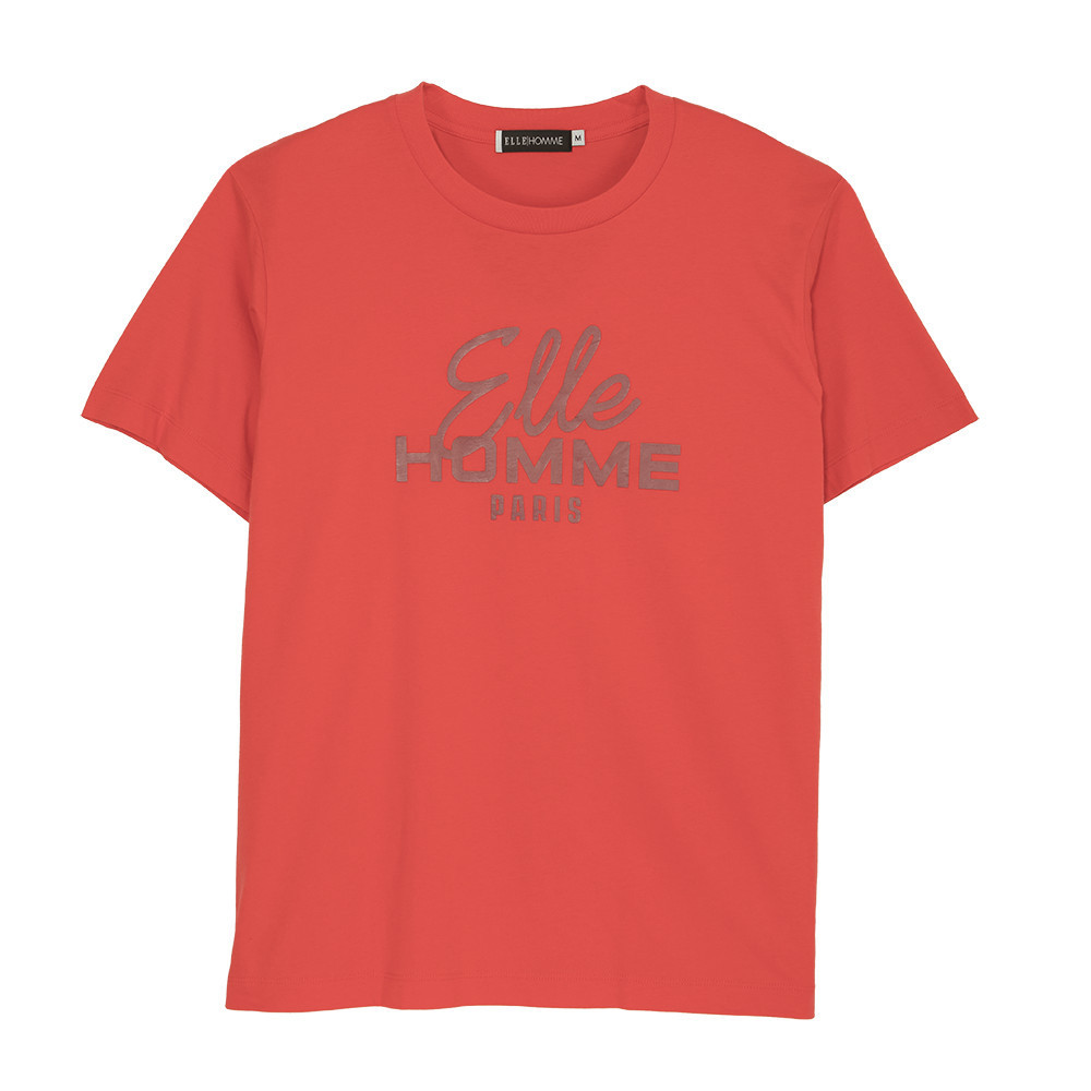 ELLE HOMME เสื้อยืดคอกลม  ผ้าค๊อตตอน สกรีนลายโลโก้ ทรงหลวม สีแดงอมส้ม  รุ่น- W8K909