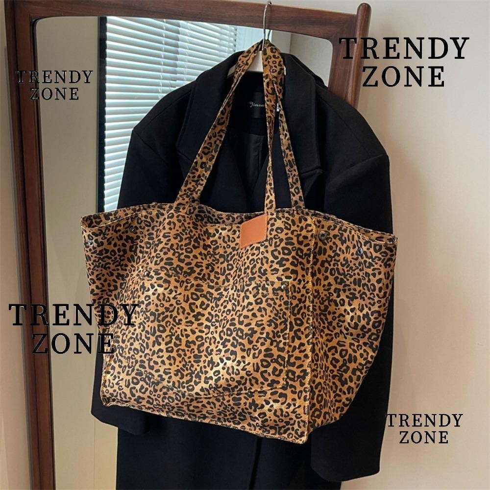 Trendyzone กระเป๋าถือ ผ้าแคนวาส พิมพ์ลายเสือดาว ขนาดใหญ่ จุของได้เยอะ โอเวอร์ไซซ์ สําหรับผู้หญิง