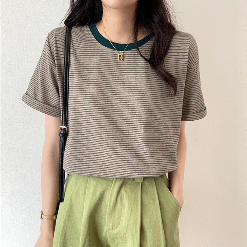 【WJZ】เสื้อยืดแขนสั้น คอกลม ทรงหลวม ลายทาง แฟชั่นเรียบง่าย【9990】