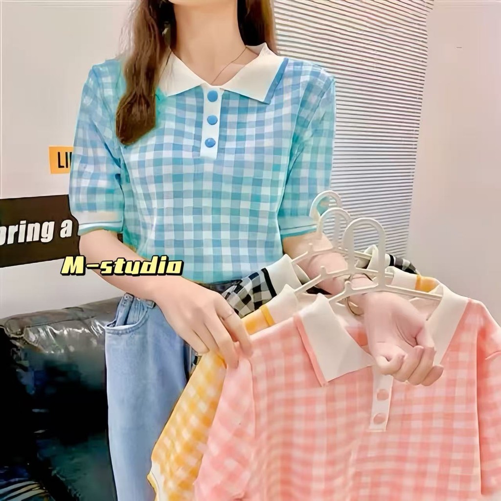 Maze*พร้อมส่ง*เสื้อยืด คอปก แต่งลายตาราง กระดุมแกะได้ สีพื้นสวมใส่สบาย (3952-2)