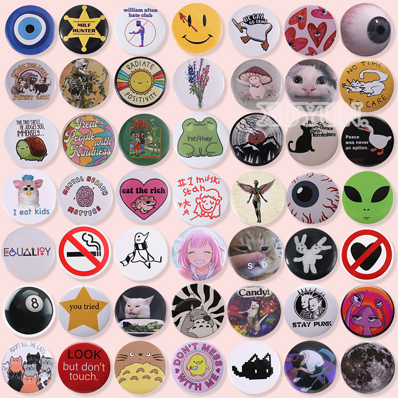 100รูปแบบอะนิเมะlapelเข็มกลัดtinplate Pinsการ์ตูนสัตว์กระเป๋าเป้สะพายหลังป้ายคู่เครื่องประดับของขวัญ