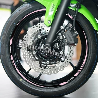 KAWASAKI สําหรับkawasaki Ninja 300 400 500 600 z 650 rs z 400 klx 300sm 230sm Er6n zx-4R zx-6rรถจักรยานยนต์ล้อสะท้อนแสง17 "R Stripeเทปรูปลอกอุปกรณ์เสริมกันน้ํา