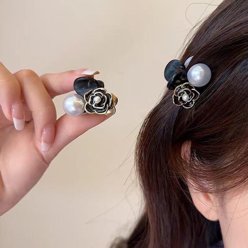 กิ๊บติดผม รูปดอกคามิเลีย ประดับไข่มุก สไตล์เกาหลี เรียบง่าย เครื่องประดับผมหน้าม้า สําหรับผู้หญิง