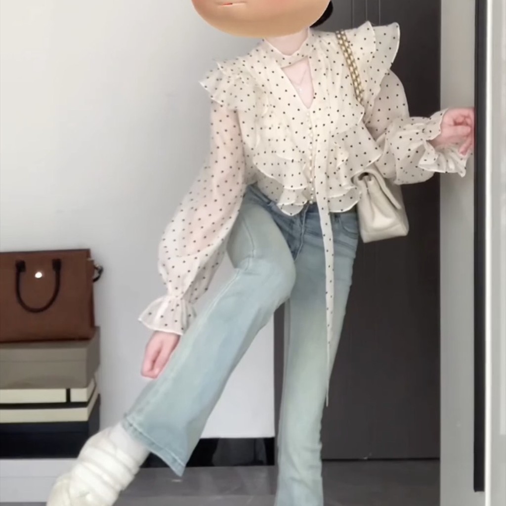 ท็อปฤดูใบไม้ผลิ 2025 ใหม่ เสื้อเบลาส์แขนยาวสไตล์ฝรั่งเศสระดับไฮเอนด์สำหรับผู้หญิง ลายจุดสีแอปริคอท แ