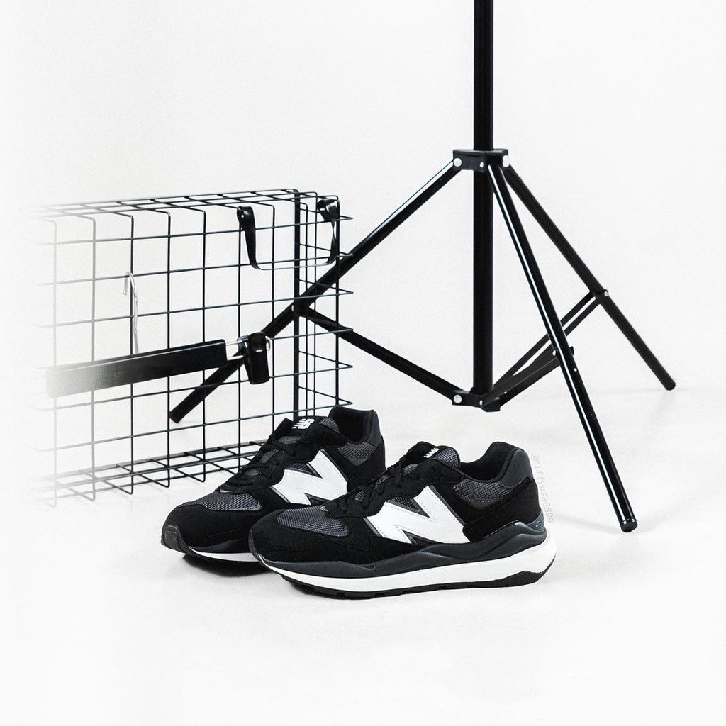 ใหม่ 5740 รองเท้าผู้หญิงสีดําสีขาว GC5740BA