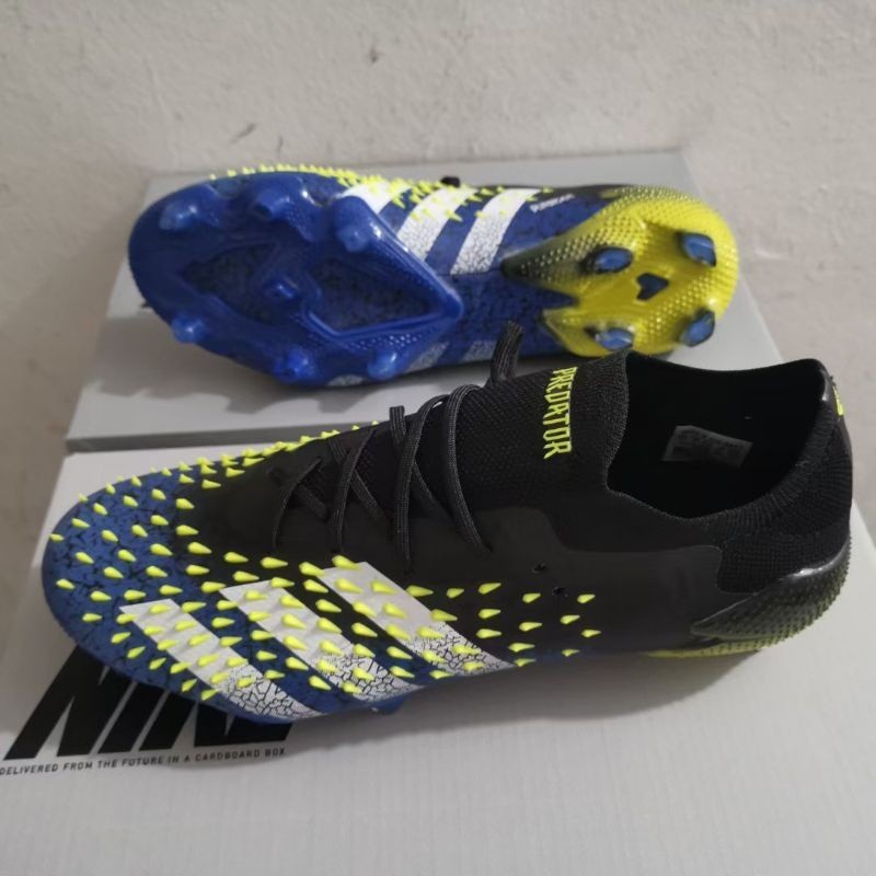 Adidas Original ready stock shoes boots football shoes soccer shoes Adi FG predator freak.1 low soccer shoes football cl