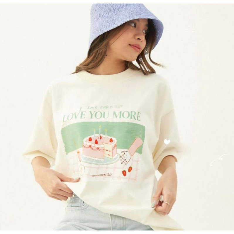 [ส่งจากโรงงาน]ออก24ชั่วโมง OOOK แบรนด์ดีไซเนอร์ไข่สตรอเบอร์รี่เค้ก love u more น่ารักกราฟฟิตีแขนสั้นเสื้อยืด