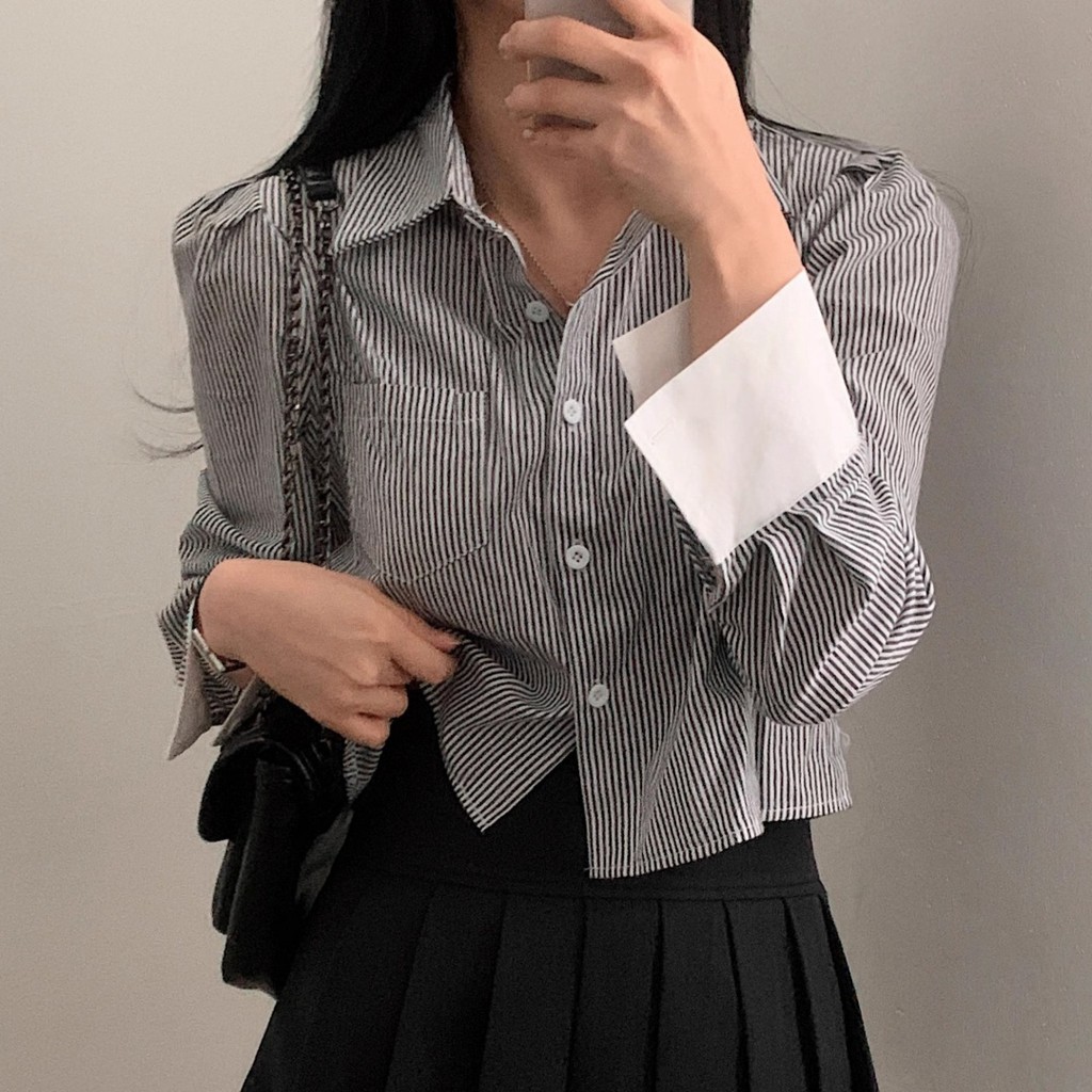 suysuy พร้อมส่ง เสื้อครอป เชิ้ต คอปก แขนยาว ลายทาง ด้านหน้าสั้น หลังยาว โอเวอร์ไซส์ ปลายแขน 2 ชั้น สไตล์ เกาหลี